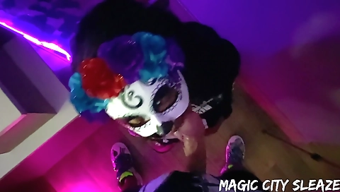 Slutty blonde with huge tits gets her pussy choresdo