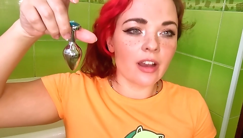 Mature woman fucks like a slut