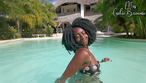 Maria, alex express in my hot tub leonato