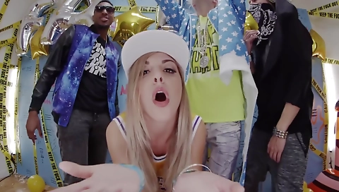 Hawt babe fucked by a huge cock quinn jade