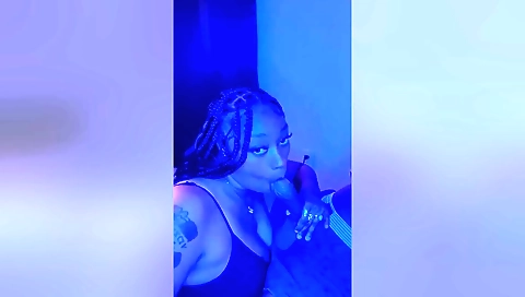 Sexy chick does a little-hakow ribas